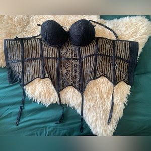 VICTORIA SECRET BRA/CORSET
